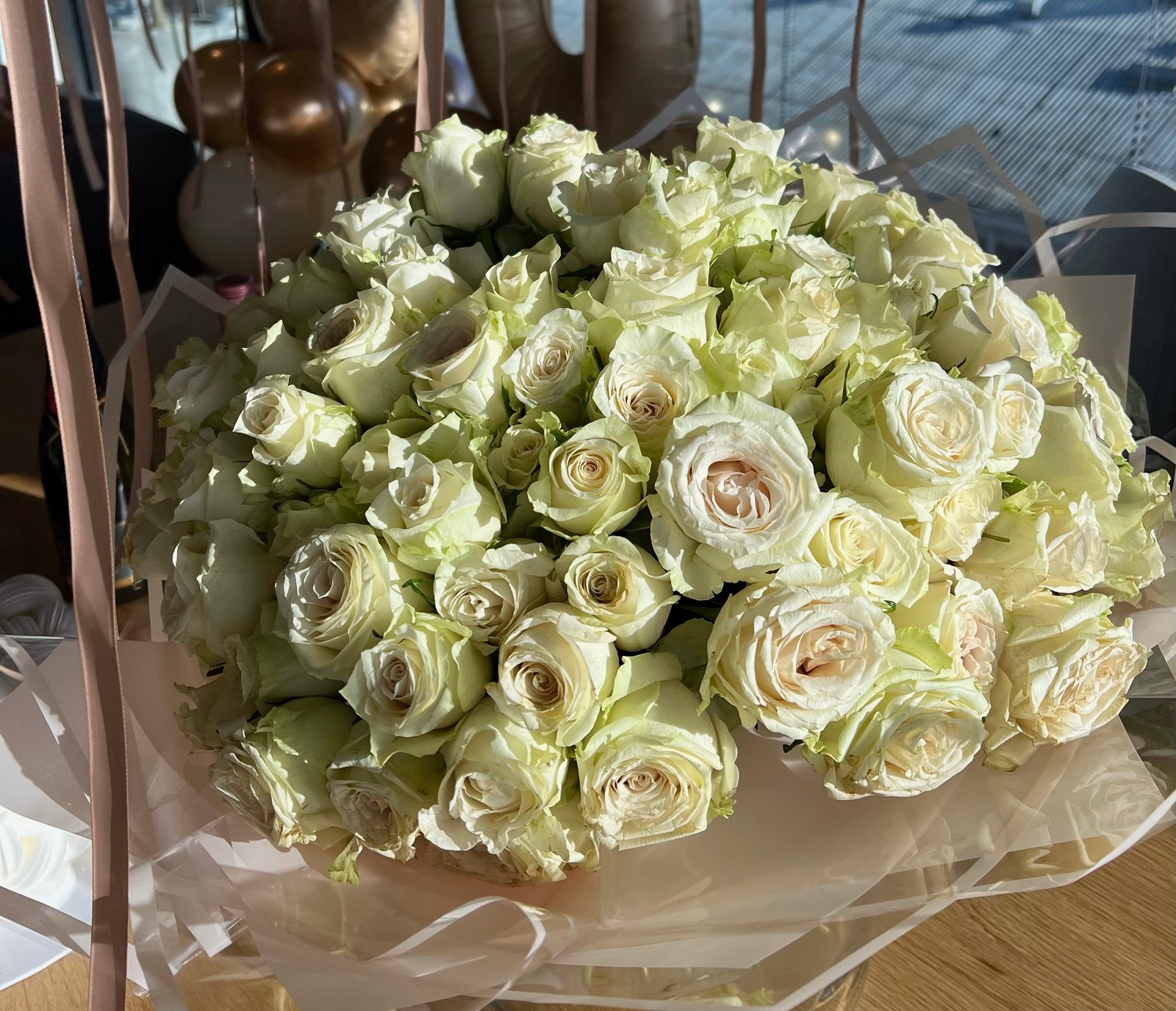 Bouquet of white roses